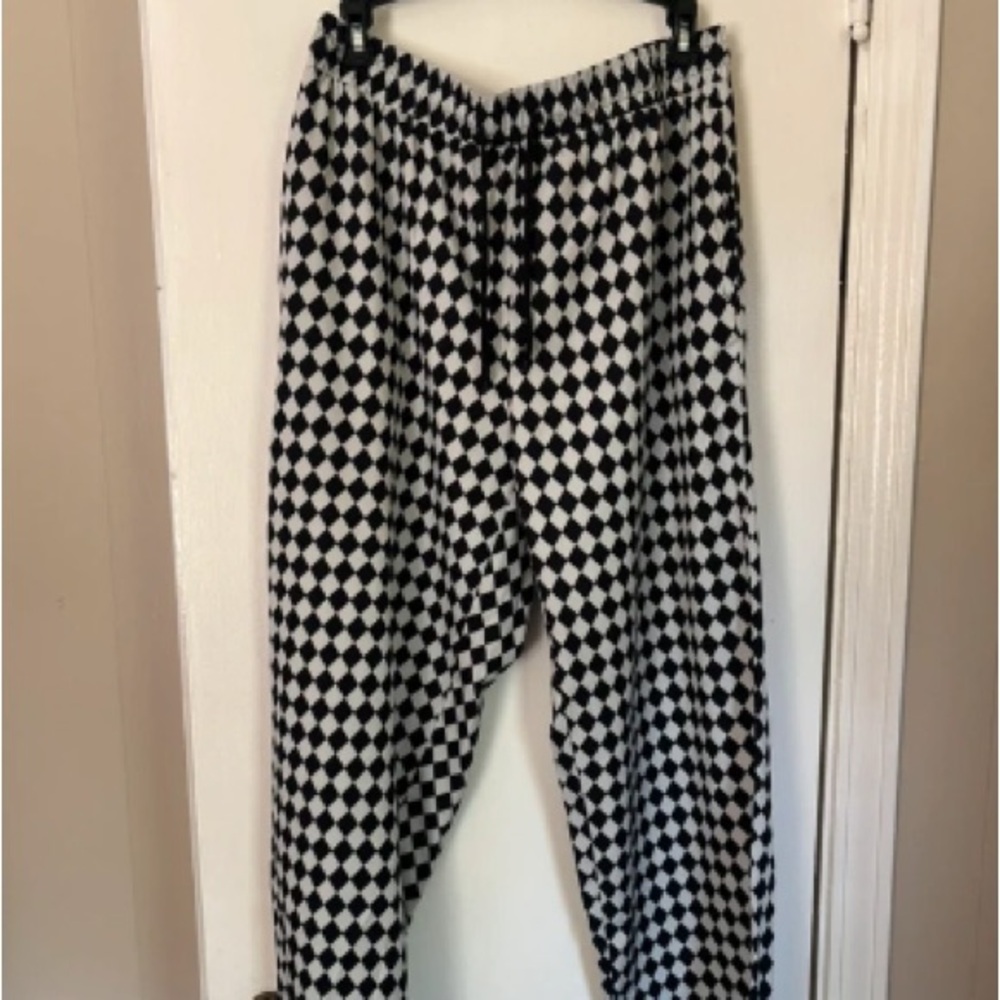 Black and White Diamond Print Lounge Pants